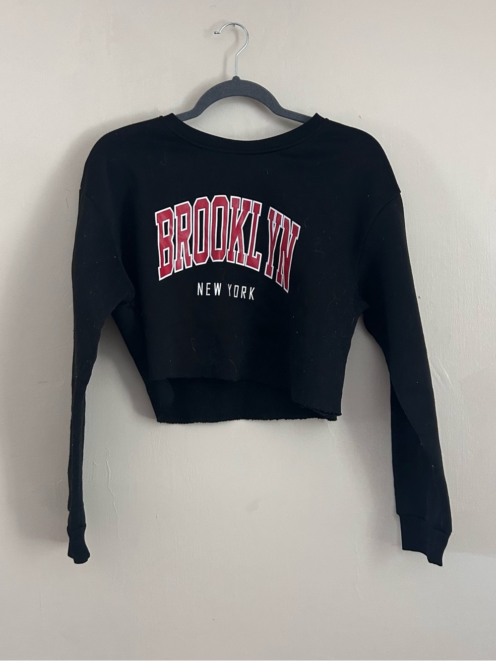 Black Cropped Sweatshirt with 'Brooklyn New York' Red Graphic